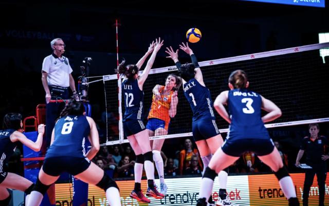 女排新阵容亮相喜忧参半 王媛媛龚翔宇进步最明显